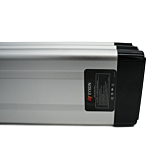 Close-up van het etiket aan de onderkant van de Phylion XH370-12J Silverfish 37V 12Ah Compatible.
