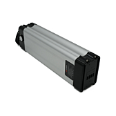 Driekwartaanzicht van de Phylion XH370-12J Silverfish 37V 12Ah Compatible waarbij de fietsaansluiting zichtbaar is, van bovenaf genomen.