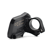 Driekwartaanzicht van de achterkant van de Shimano Steps display SC-E5000 fietscomputer. Het bevestigingssysteem is goed te zien.