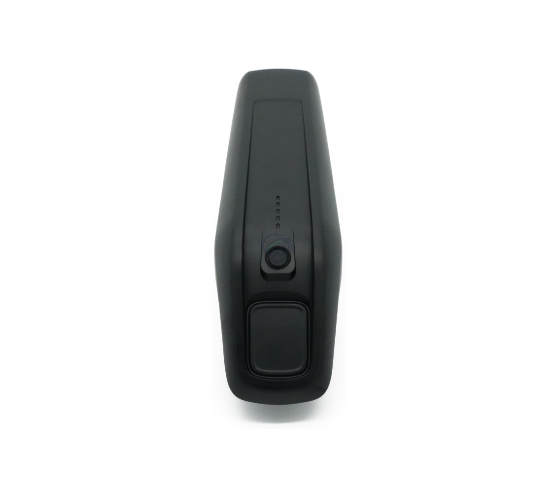 Vooraanzicht van de AEG DownTube 36V 12.8Ah vervangende fietsaccu waarop de led-indicatie en power button goed op te zien is.

