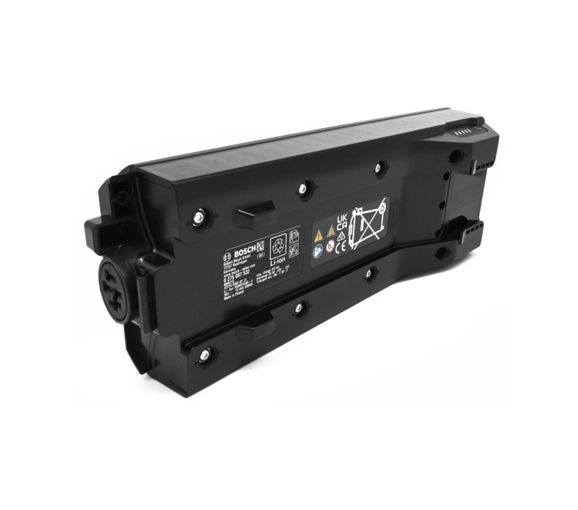 foto van de Bosch PowerPack 500 Active 36V 13.4Ah fietsbatterijwaar je de onderkant vanaf de zijkant kan zien