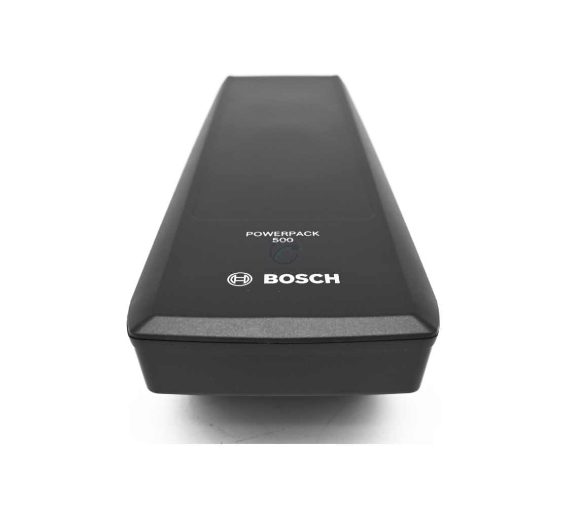 foto vanaf de voorkant van de Bosch PowerPack 500 Active 36V 13.4Ah fietsbatterij  waar je het logo kan zien en de neus van de accu