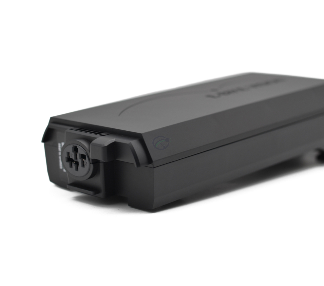 Voorkant van de Bosch Powerpack 360 Performance/Active bagagedrager E-Bike Vision fietsaccu. De fietsaansluiting is zichtbaar.