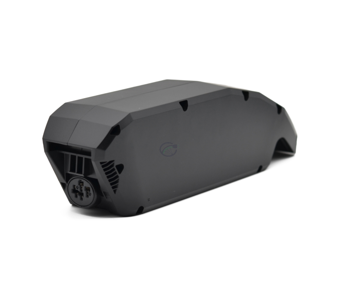 Driekwartaanzicht van de achterkant van de Bosch Powerpack 540 Performance/Active frame E-Bike Vision fietsaccu. De fietsaansluiting is zichtbaar.