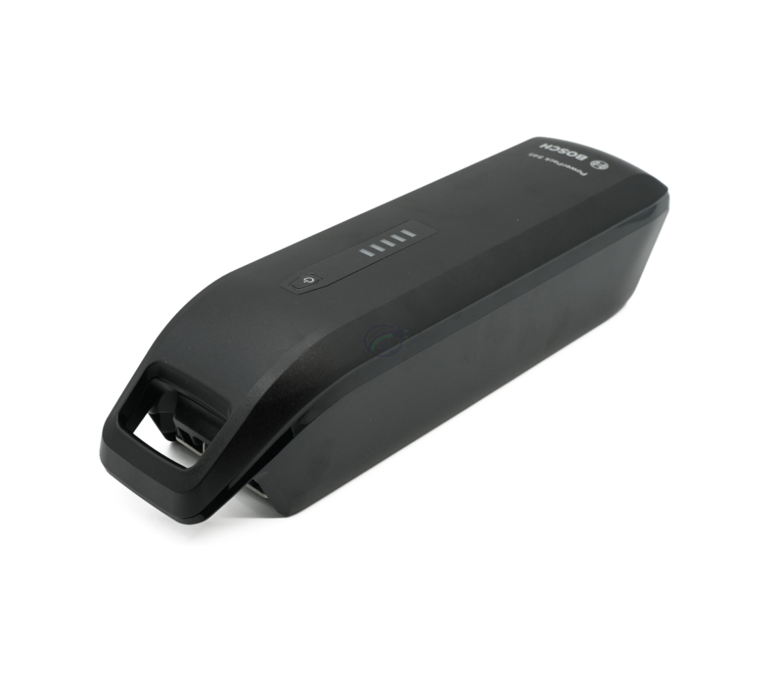 Driekwartaanzicht van de Bosch Powerpack 545 SMART Frame fietsaccu vanaf boven genomen.