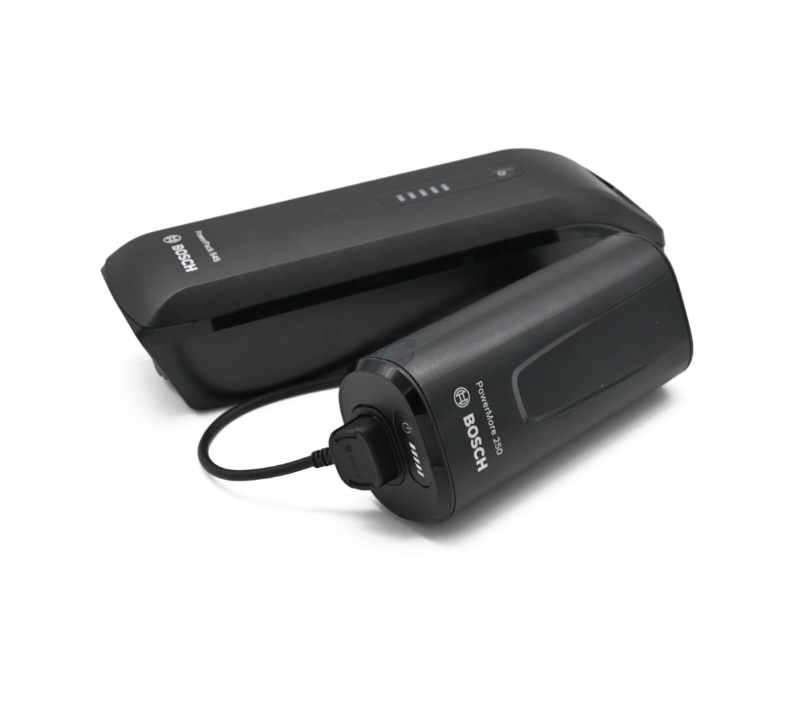 Bosch Powerpack 545 Smart met Bosch PowerMore 250 Range Extender en 300 mm kabel aangesloten aan de Range Extender