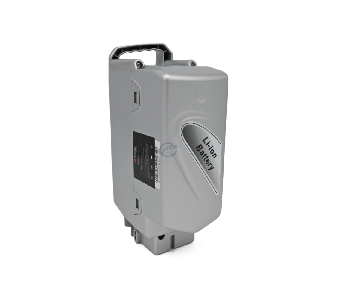 Driekwartaanzicht van de achterkant vanaf links van de Flyer Kalkhoff Compatible Panasonic 26V 23Ah fietsaccu.