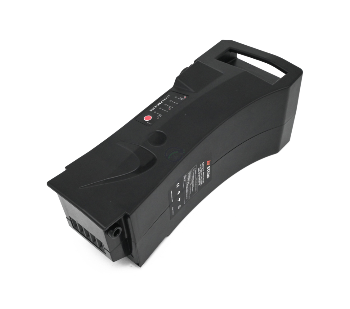 De Impulse 36V 14.5Ah Compatible accu geproduceerd door EYXON vanaf de bovenkant vanuit een schuine hoek. De zijkant met het etiket en de bovenkant van de accu zijn zichtbaar.
