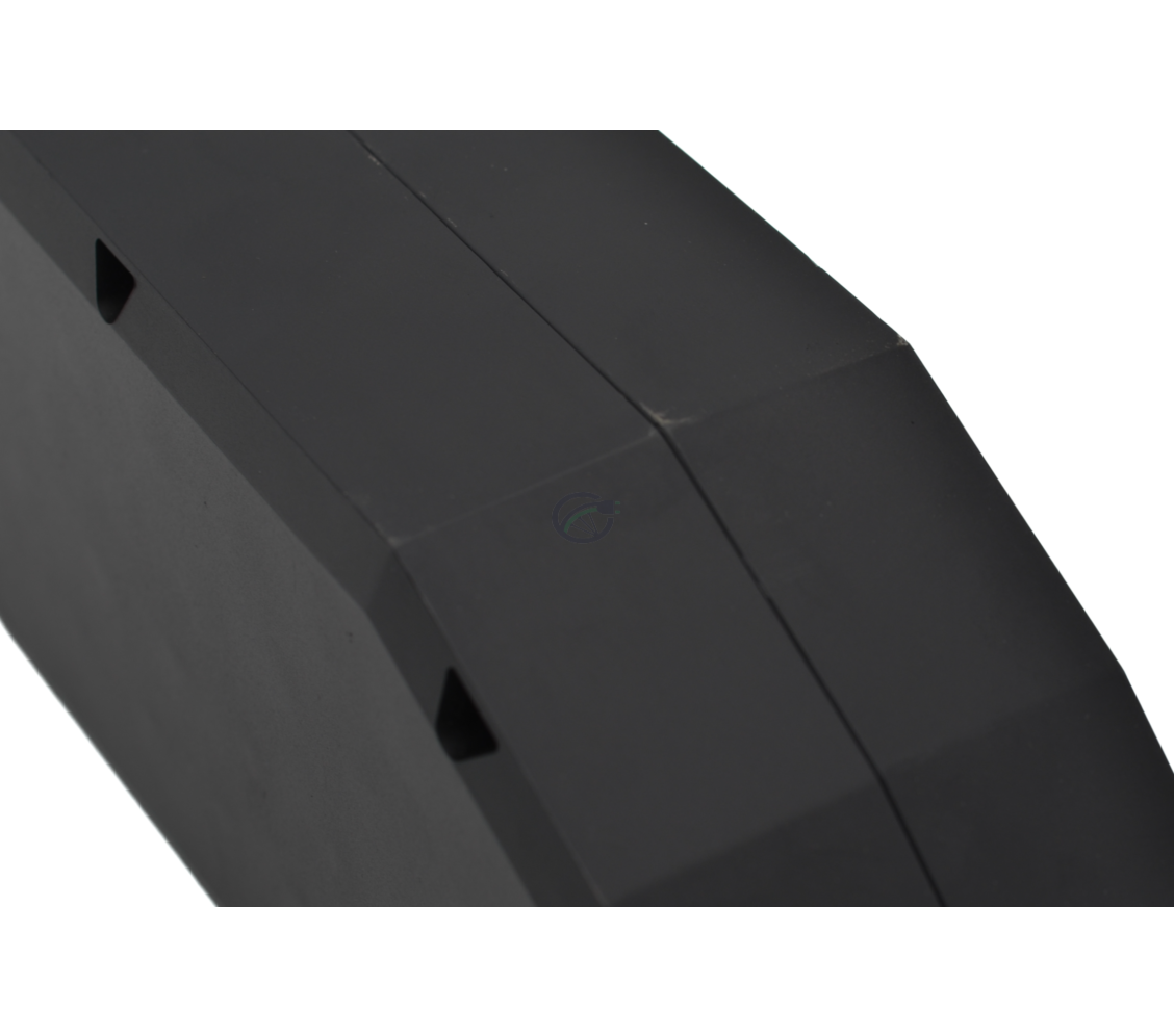 bovenaanzicht van een Bosch PowerPack 700 Frame Active / Performance accu, waar je een klein beetje schade kan zien op de accu.