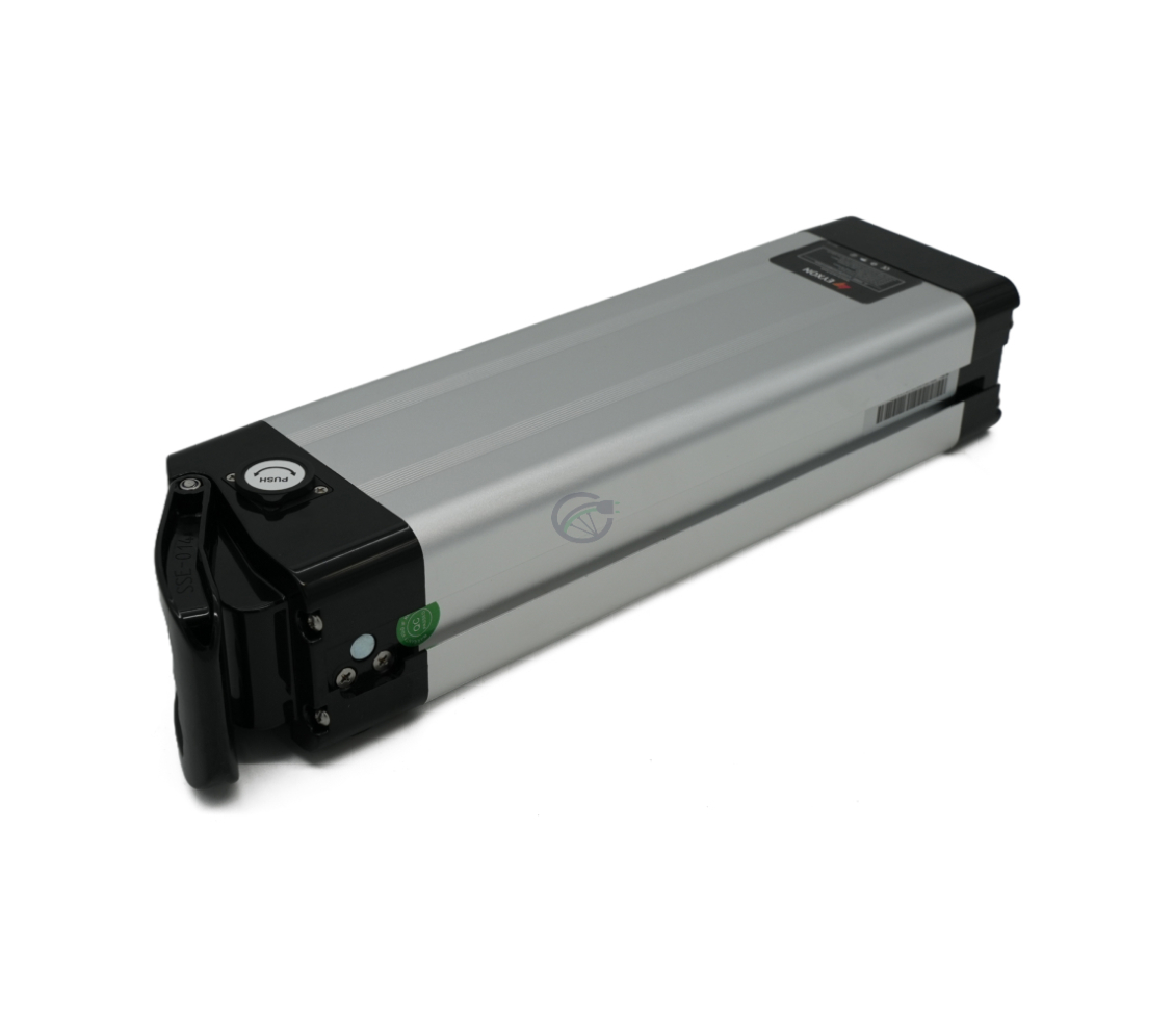 Driekwartaanzicht van de Phylion XH370-12J Silverfish 37V 12Ah Compatible liggend, van dichtbij genomen, waarbij de accu goed zichtbaar is.