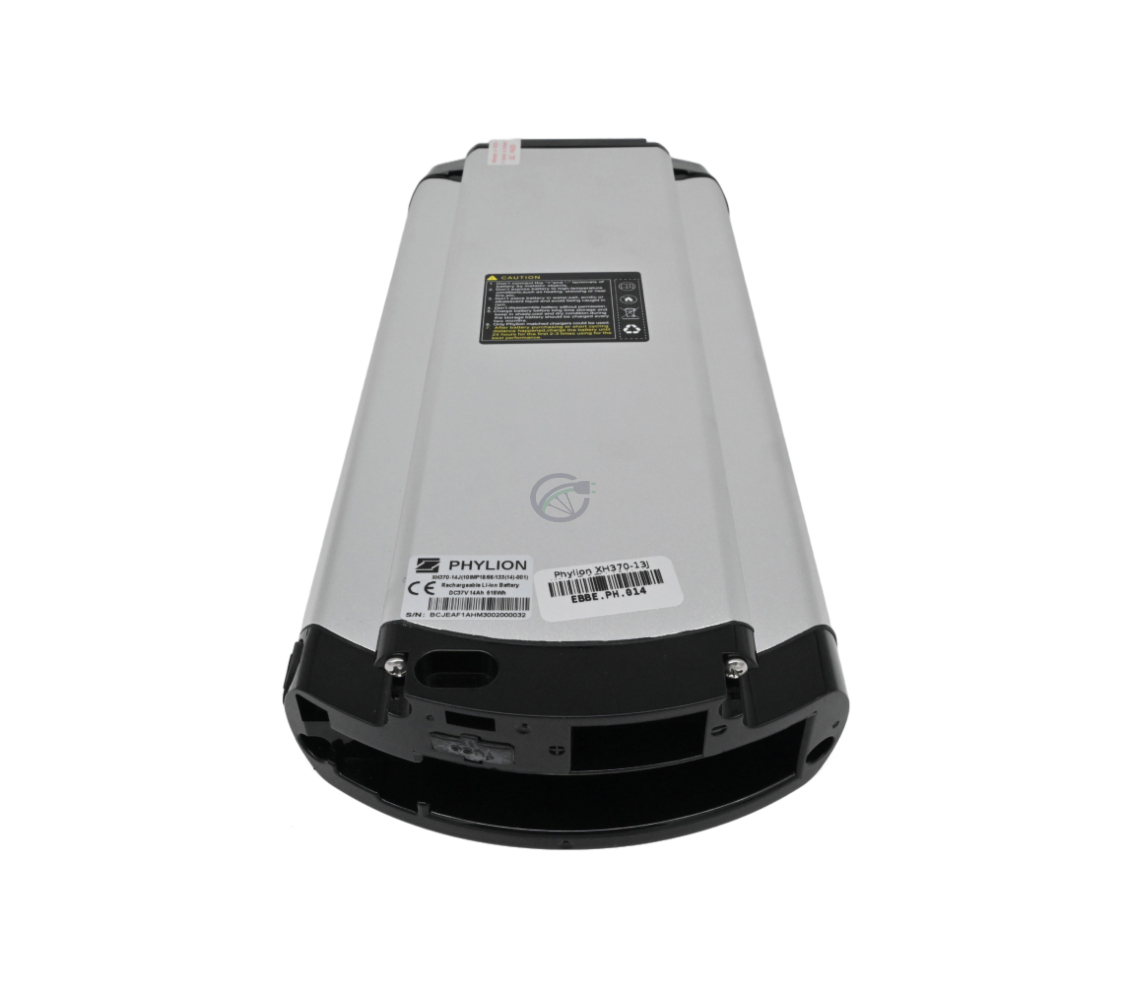 Onderaanzicht van de Phylion XH370-13J Wall-E 37V 14Ah (2-polig). De foto is vanuit een hogere hoek genomen waardoor de onderkant van de Phylion accu goed zichtbaar is.