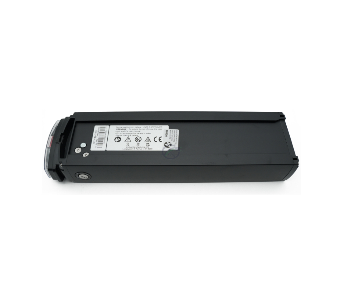 Onderaanzicht van de Promovec Carrier 6.2XL 36V 17.4Ah fietsaccu. Het etiket aan de onderkant van de accu is duidelijk zichtbaar.