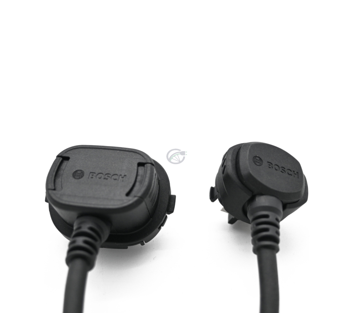 Close-up van de aansluitingen van de Bosch PowerMore 250 Range Extender 300 mm kabel