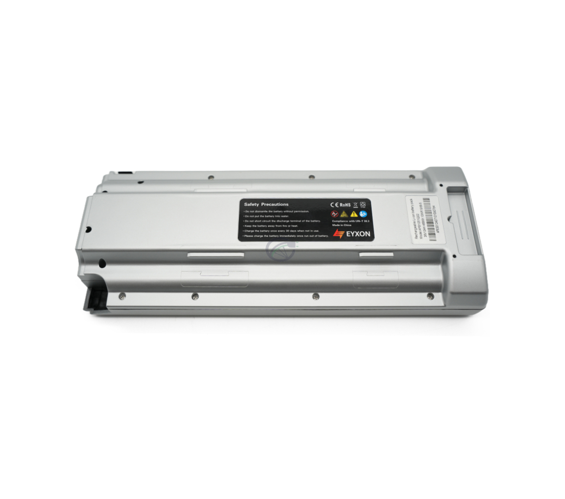 Onderaanzicht van de Sparta E-500 36V 13Ah Compatible fietsaccu gemaakt door EYXON. Het etiket aan de onderkant van de accu is zichtbaar.